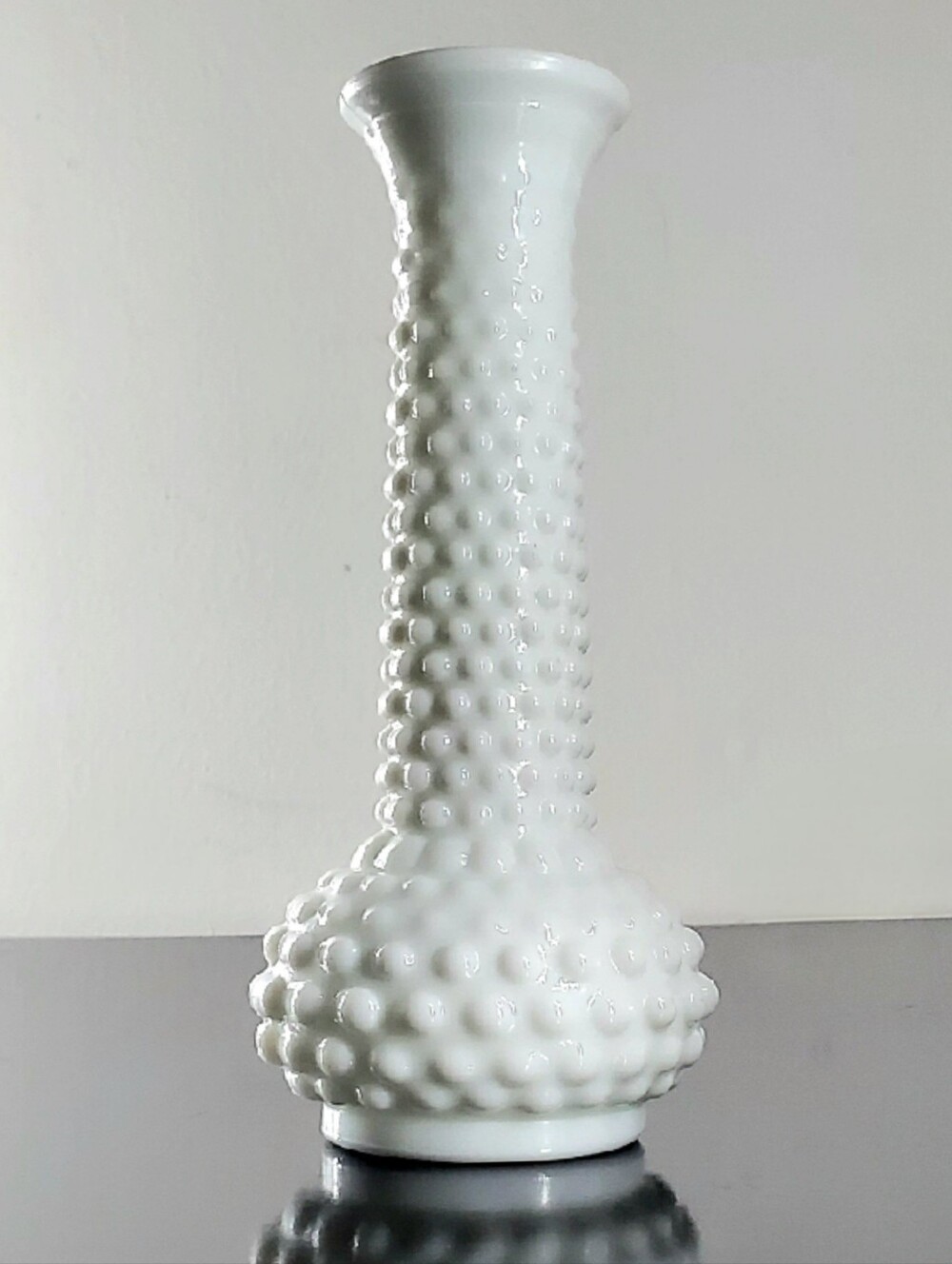 Vntg 7 5/8" Brody Hobnail Milk Glass White Bud Vase